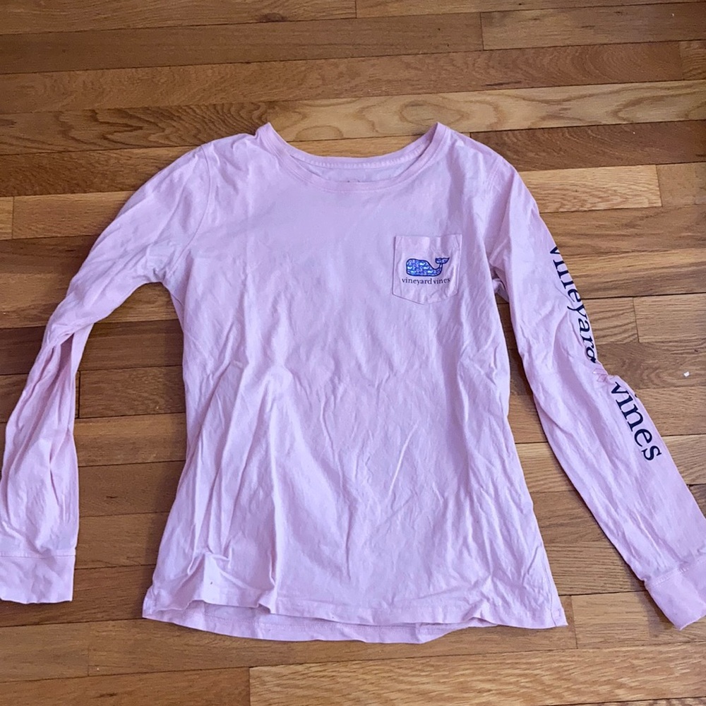 Vineyard vines Breast cancer awareness shirt